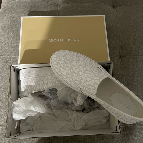 Keaton Slip on, Mini MK Logo Bright White Size 8. - Picture 2 of 3